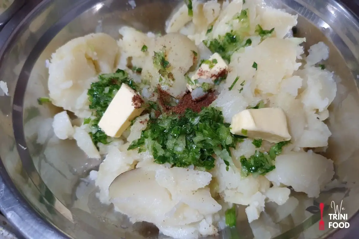 seasoning potato filling for aloo pie