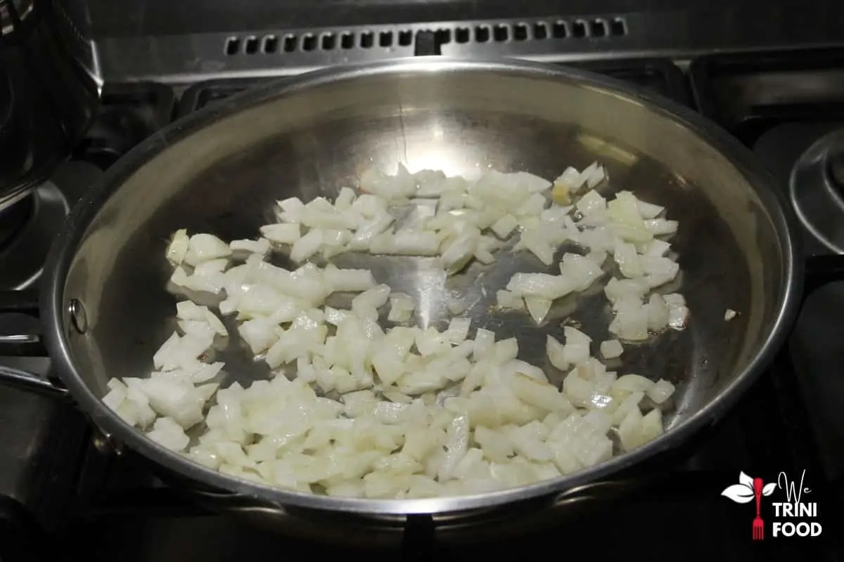 saute onions for chow mein