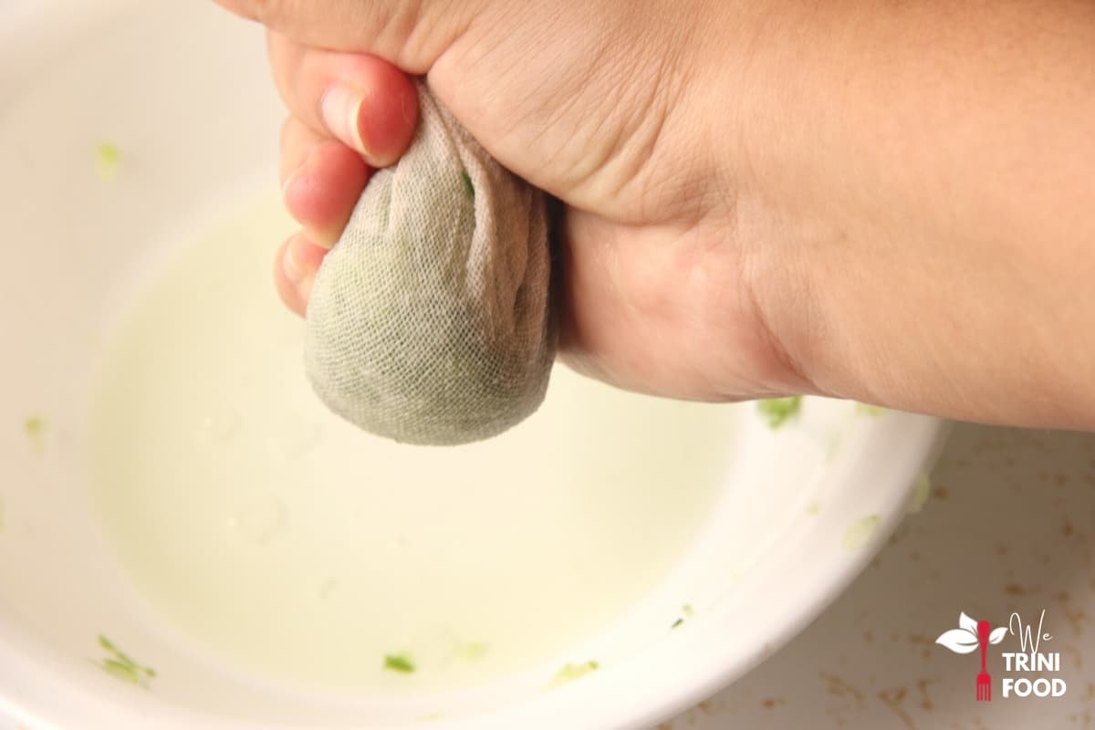 squeeze the liquid out of cucumber