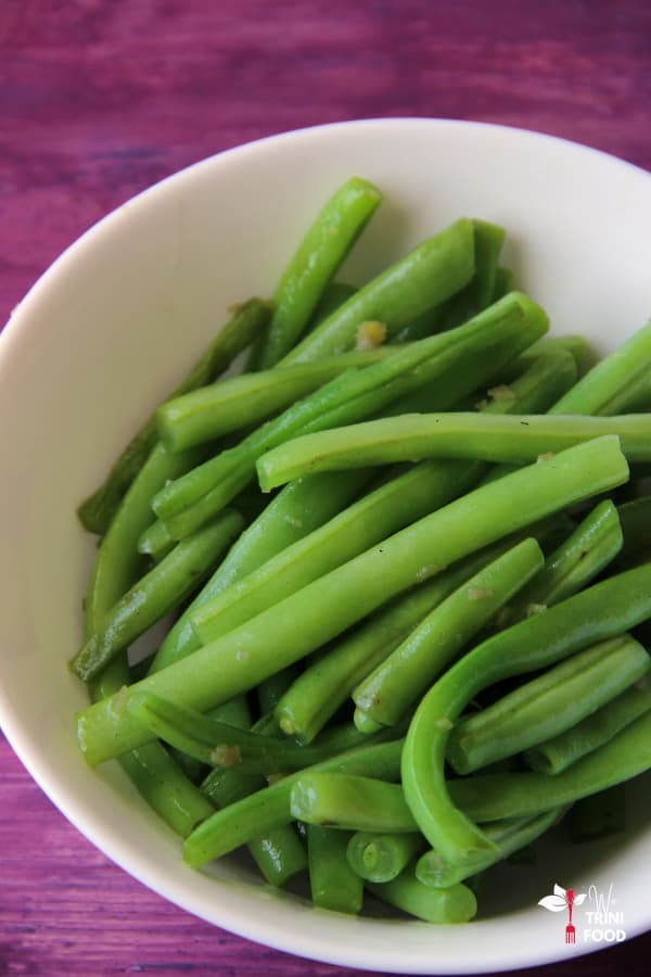 sauteed green beans in white bowl