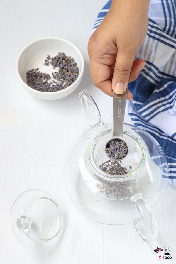 add lavender buds to tea infuser