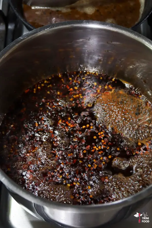 cook sweet and spicy soy sauce glaze until thick