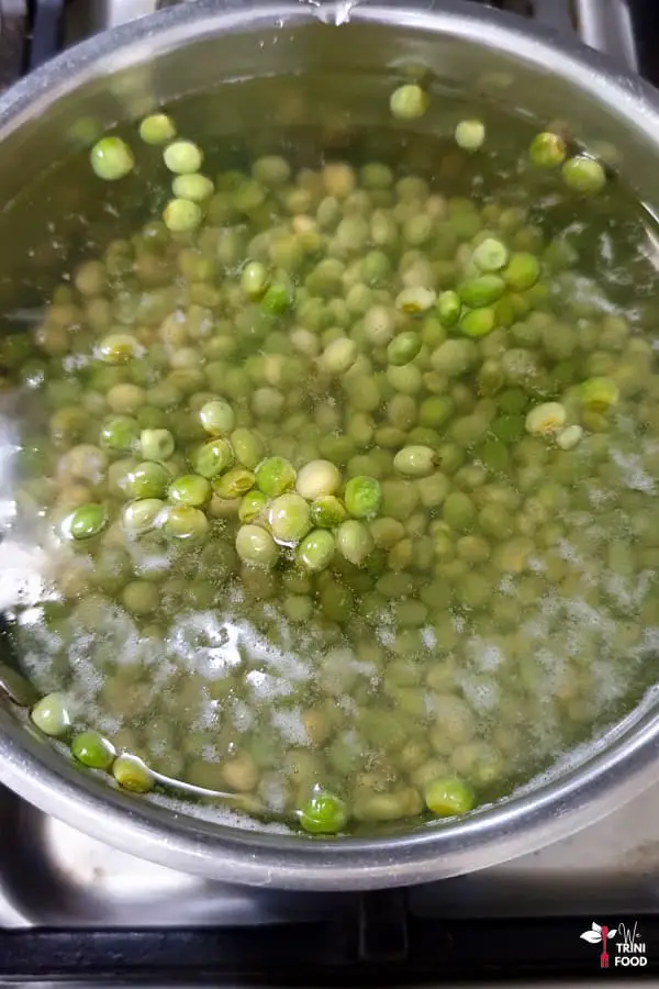boiling green pigeon peas