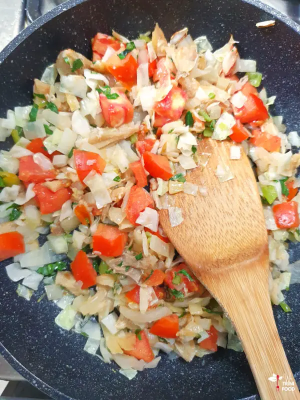 add veggies to saltfish