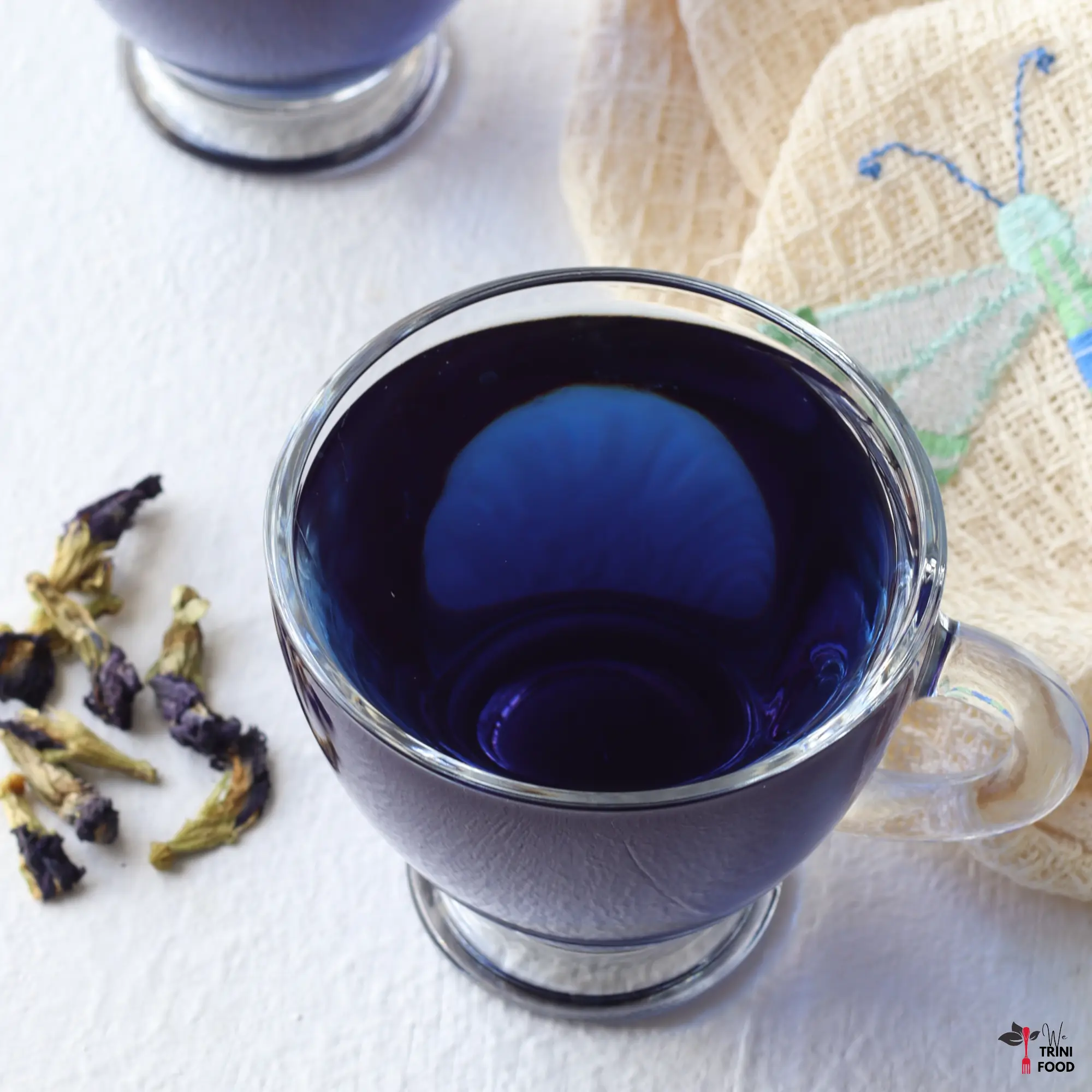 Easy Butterfly Pea Tea Recipe (with Dried Flowers)