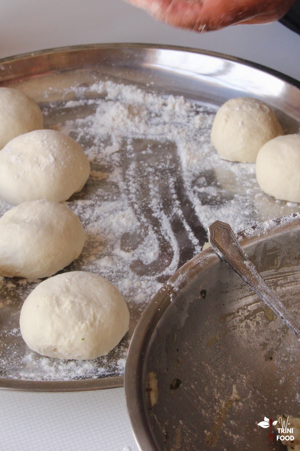 dusted stuffed aloo pie balls