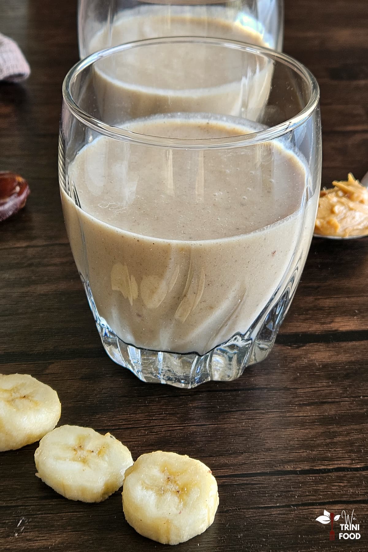 banana and peanut butter smoothie side shot