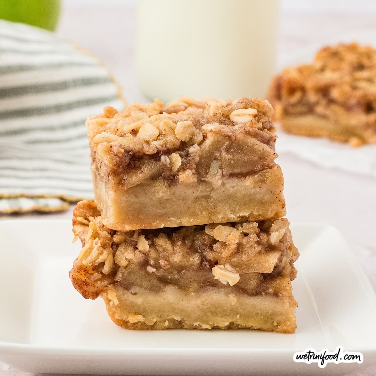 apple pie bars featured image