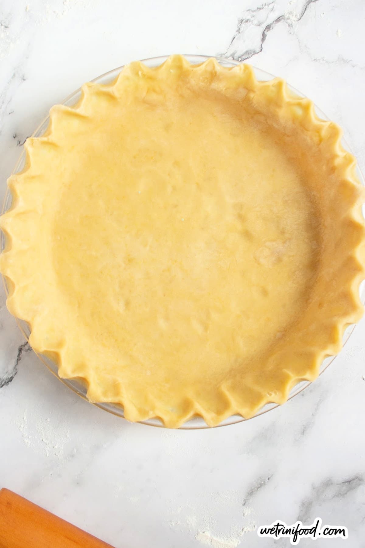trimmed and crimped pie crust in pie dish