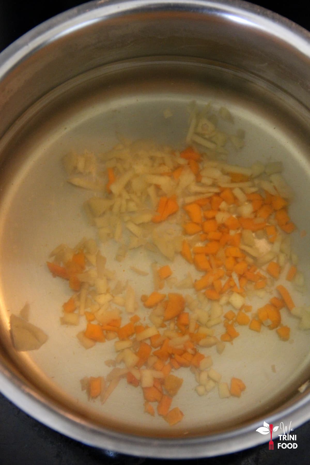 ginger and turmeric in water for brewing