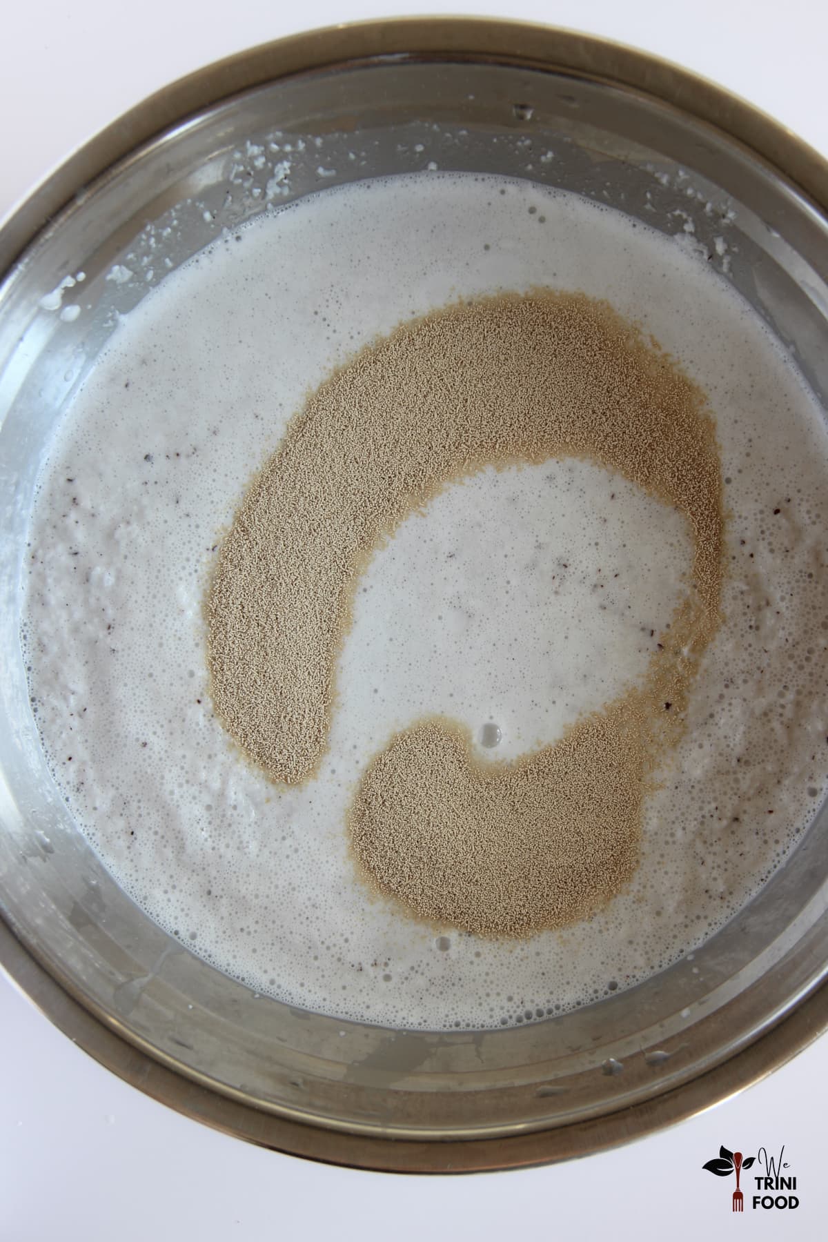Yeast with blended coconut for coconut bake